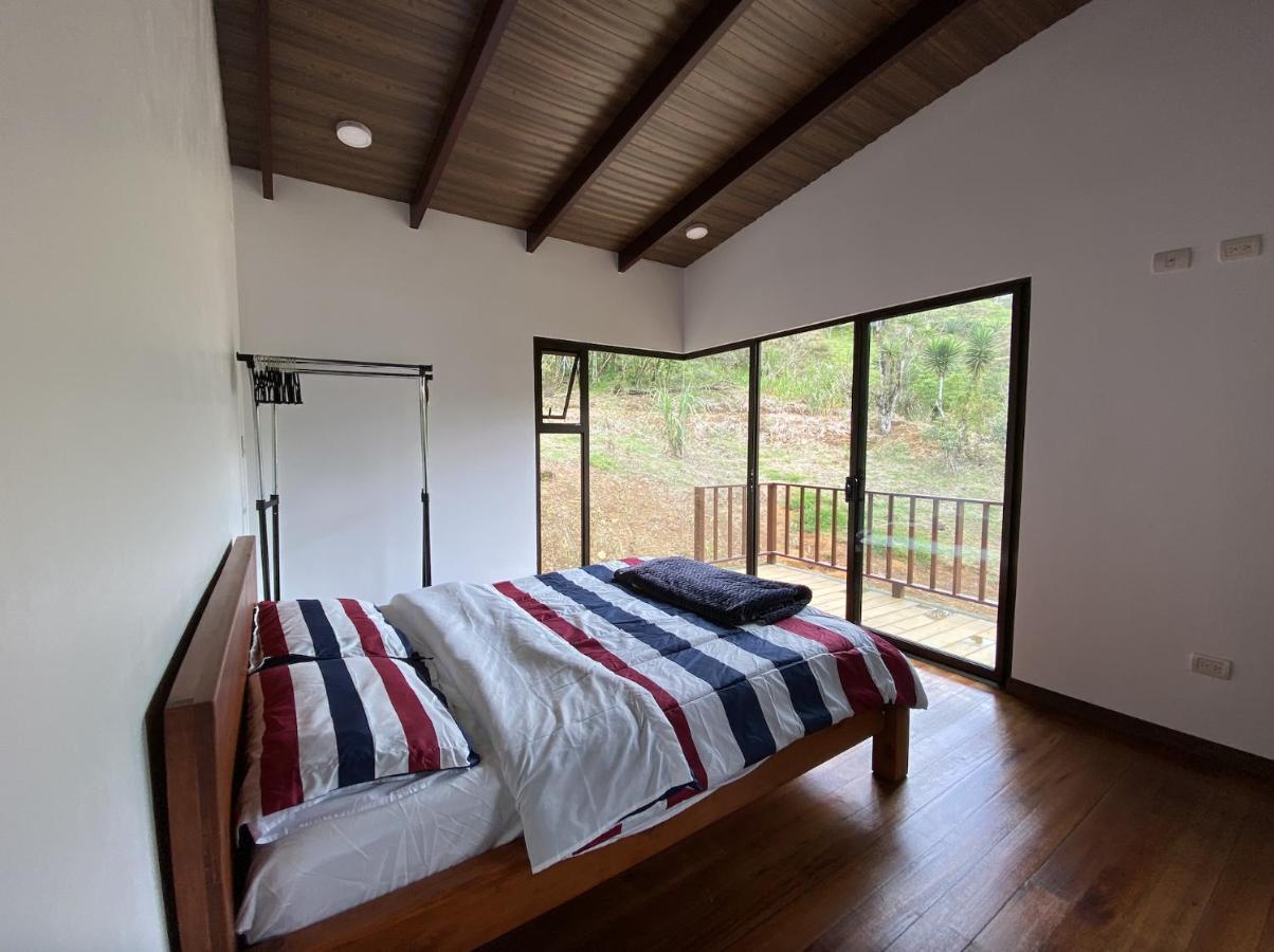 Arte De Plumas Birding Lodge 카르타고 외부 사진